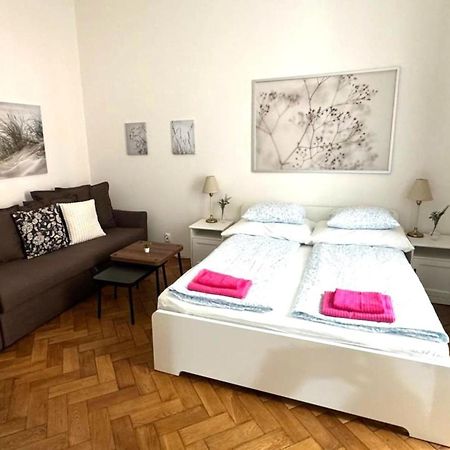 Side Street Apartments ปราก ภายนอก รูปภาพ