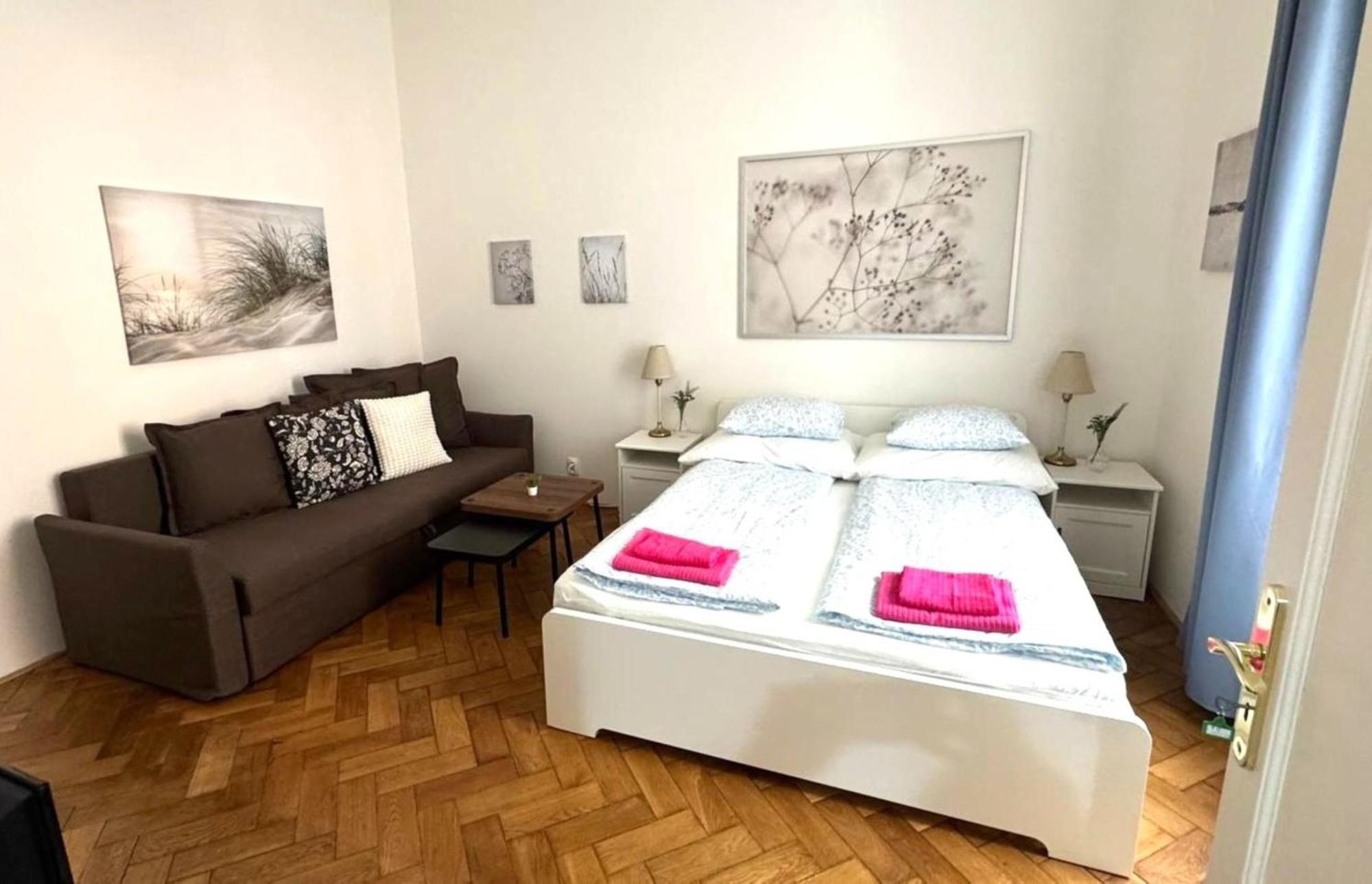 Side Street Apartments ปราก ภายนอก รูปภาพ